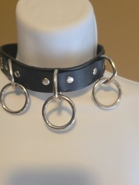 UNISEX Black Leather Choker Necklace with Silver Rings OS